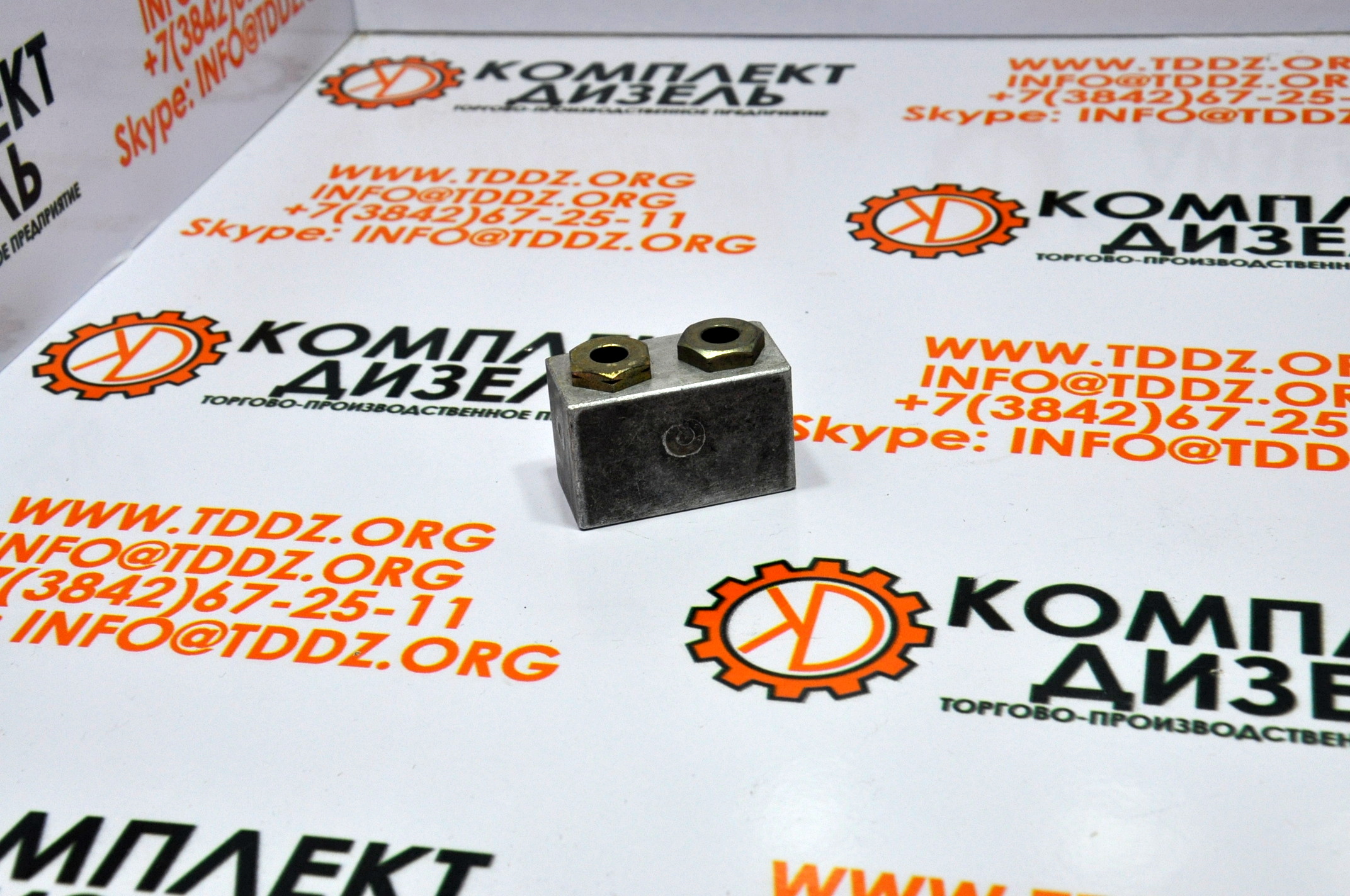 Колодка на топливную рейку 207442. Для двигателя Cummins KTA19, KTTA19 ...